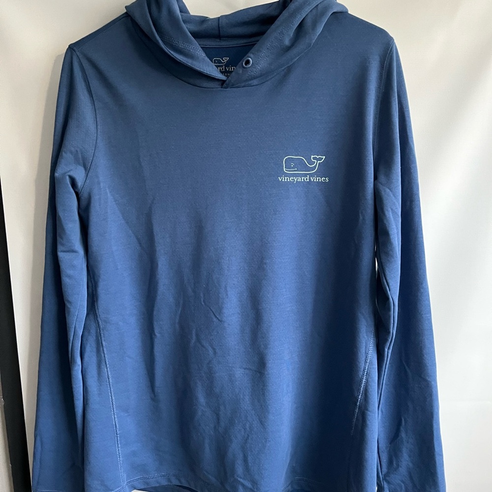 Vineyard Vines men’s blue long sleeve shirt with hoodie